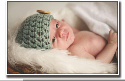

Posterhouzz Baby with button cap looking Fine Art Print(12 inch X 18 inch, Rolled)