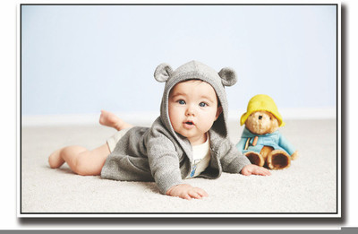 

Posterhouzz Adorable newborn baby in hood Fine Art Print(12 inch X 18 inch, Rolled)