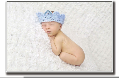 

Posterhouzz Baby with blue crown Fine Art Print(12 inch X 18 inch, Rolled)