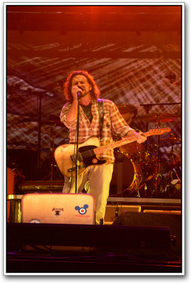 

Eddie Vedder Photographic Paper(18 inch X 12 inch)