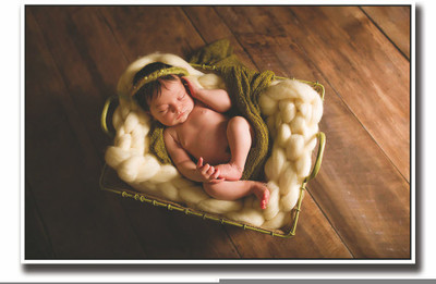 

Posterhouzz Cute Baby with green dress Fine Art Print(12 inch X 18 inch, Rolled)