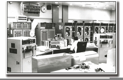 

Posterhouzz Old computer room Fine Art Print(12 inch X 18 inch, Rolled)