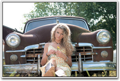 

Taylor Swift Photographic Paper(12 inch X 18 inch)