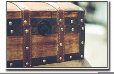 

Posterhouzz Vintage wooden chest/trunk Fine Art Print(12 inch X 18 inch, Rolled)
