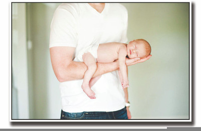 

Posterhouzz Cute Baby sleeping on hand Fine Art Print(12 inch X 18 inch, Rolled)