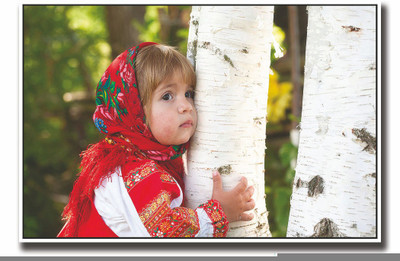 

Posterhouzz Girl hugging tree Fine Art Print(12 inch X 18 inch, Rolled)