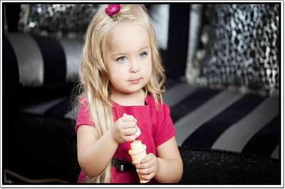 

Posterhouzz Baby Girl Blue Eyes Poster Paper Print(12 inch X 18 inch, Rolled)