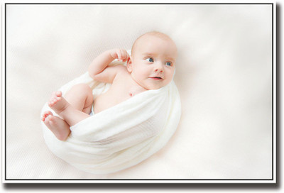 

Posterhouzz Baby holding ear cute Fine Art Print(12 inch X 18 inch, Rolled)