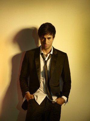

Enrique Iglesias Photographic Paper(18 inch X 12 inch, Rolled)