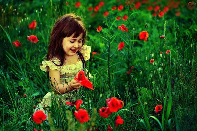 

Posterhouzz Cute Little Girl Playing witht Flowers Photographic Paper(12 inch X 18 inch, Rolled)