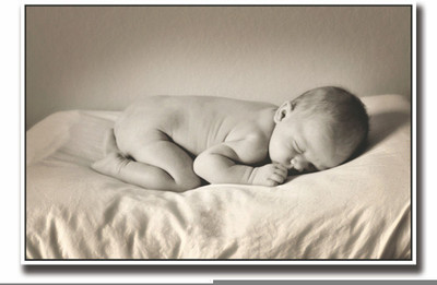 

Posterhouzz Baby sleeping b&w Fine Art Print(12 inch X 18 inch, Rolled)