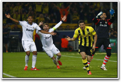 

Robert Lewandowski Football Photographic Paper(12 inch X 18 inch)