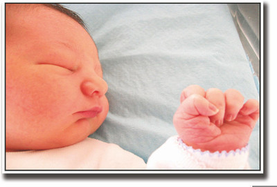 

Posterhouzz Baby showing hand Fine Art Print(12 inch X 18 inch, Rolled)