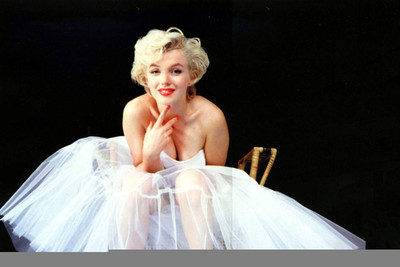 

Posterhouzz Marilyn Monroe Poster Paper Print(12 inch X 18 inch, Rolled)