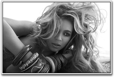 

Shakira Photographic Paper(12 inch X 18 inch)