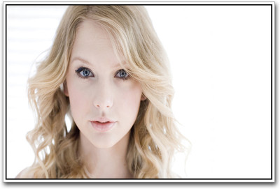 

Taylor Swift Photographic Paper(12 inch X 18 inch)