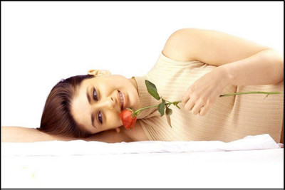 

Kareena Kapoor with Rose Poster Paper Print(12 inch X 18 inch, Rolled)