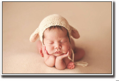 

Posterhouzz Super cute baby with brown hat Fine Art Print(12 inch X 18 inch, Rolled)