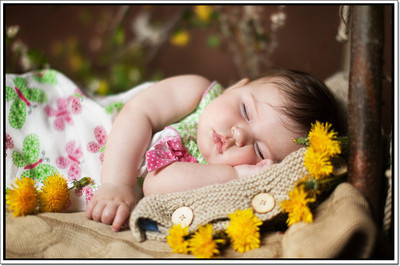 

Posterhouzz Sweet Baby Girl Sleeping Poster Paper Print(12 inch X 18 inch, Rolled)
