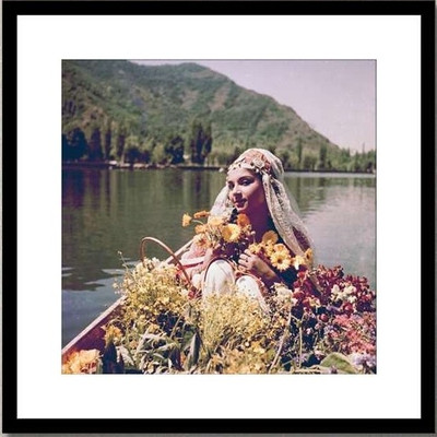 Sharmila Tagore in Kashmir Ki Kali Photographic Paper(10 inch X 10 inch) Sharmila Tagore in Kashmir Ki Kali Photographic Paper(10 inch X 10 inch)