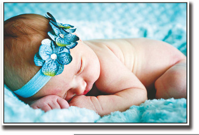 

Posterhouzz Baby with Blue hair band Fine Art Print(12 inch X 18 inch, Rolled)
