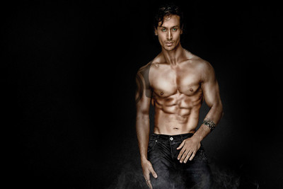

Tiger Shroff1 Photographic Paper(18 inch X 12 inch, Rolled)