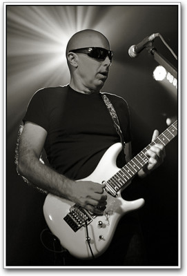

Joe Satriani Photographic Paper(18 inch X 12 inch)