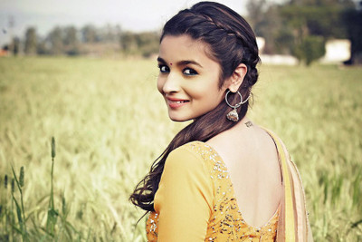 

Alia Bhatt in Urta Punjab Paper Print(12 inch X 18 inch, Rolled)