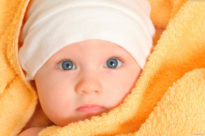

ESP Creation Baby With Yellow (12X18 Inch) Paper Print(18 inch X 12 inch, Rolled)