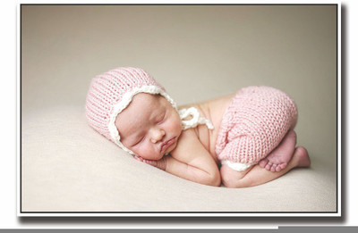 

Posterhouzz Cute baby sleeping in pink Fine Art Print(12 inch X 18 inch, Rolled)