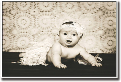 

Cute newborn b&w Fine Art Print(12 inch X 18 inch, Rolled)