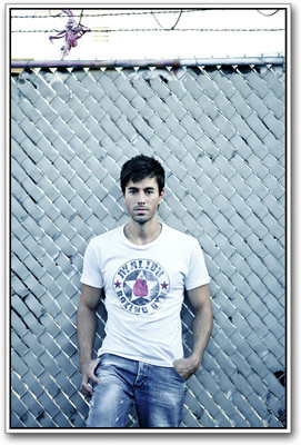 

Enrique Photographic Paper(18 inch X 12 inch)