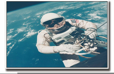 

Posterhouzz Astronaut selfie Fine Art Print(12 inch X 18 inch, Rolled)