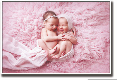 

Posterhouzz Cute babies hugging Fine Art Print(12 inch X 18 inch, Rolled)