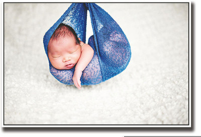 

Posterhouzz Baby sleeping in a blue swing Fine Art Print(12 inch X 18 inch, Rolled)