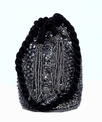 

Diwaah Handcrafted Potli(Silver)