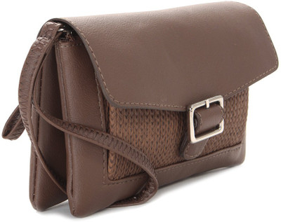 

Baggit Lmp Toss Jhuti Pouch(Brown)