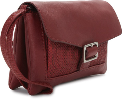 

Baggit Lmp Toss Jhuti Pouch(Maroon)
