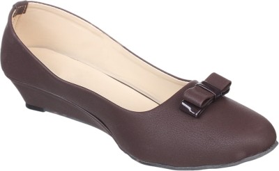 

Bare Soles Women Brown Wedges