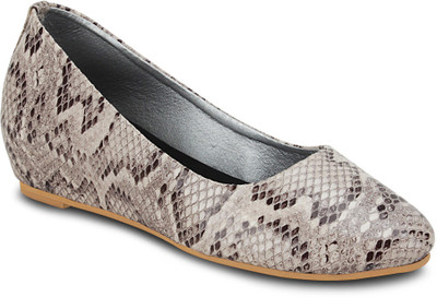

Get Glamr Girls Wedges(Beige