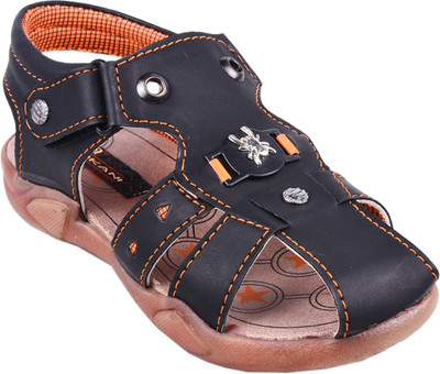 

Trilokani Boys Sports Sandals(Black