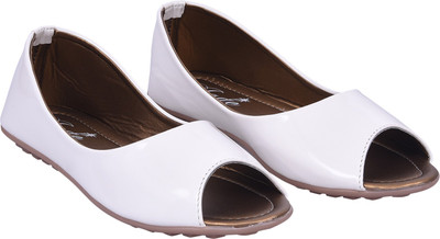 

Jade Women White Flats