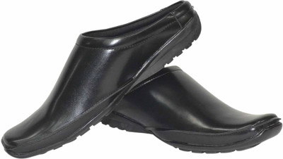 

Strive Men Black Sandals