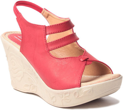 

MSC Women Red Wedges