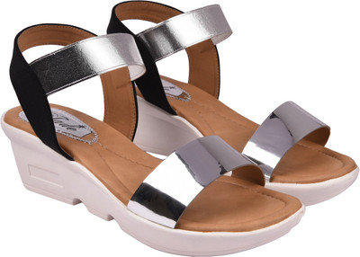 

Jade Women Black Wedges