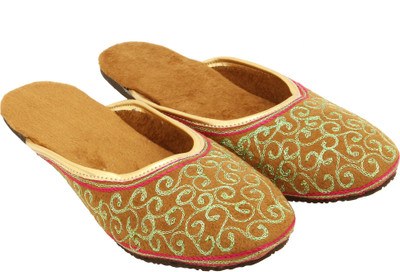 

Ridhi Sidhi Women Brown & Olive Flats