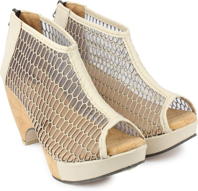 

Moonwalk Women Beigee Heels