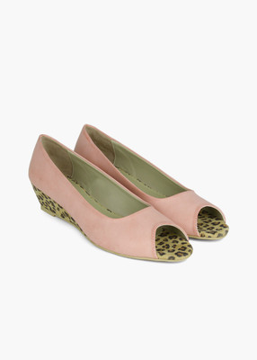 

Footin Women Pink Wedges
