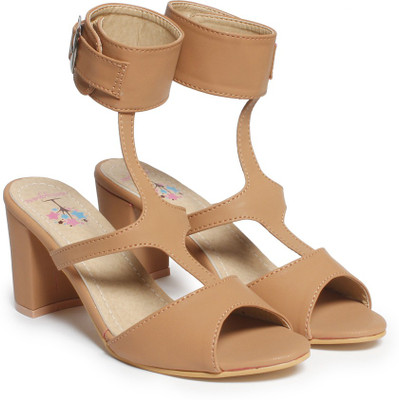 

Meriggiare Women Tan Heels