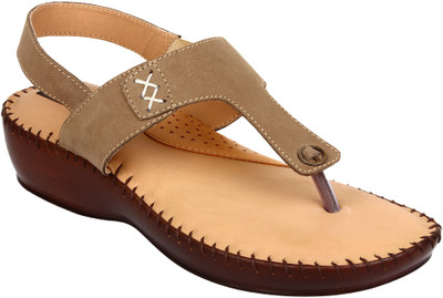 

1 Walk Women Beige Flats